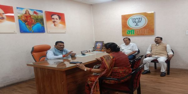 भाजपा प्रदेश कार्यालय में कैबिनेट मंत्री तुलसीराम सिलावट ने सुनीं कार्यकर्ताओं की समस्याएं