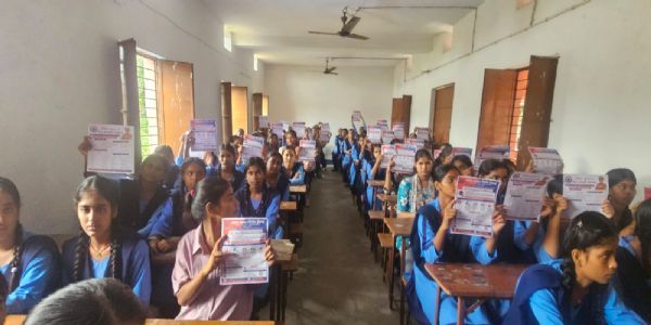 सारण पुलिस ने छात्राओं को मानव तस्करी और साइबर सुरक्षा के प्रति किया जागरूक