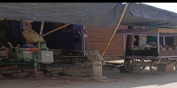 हाथरस : सादाबाद कस्बे में 20 से अधिक हैंडपंप खराब पड़े, पानी के लिए तरस रहे ग्रामीण