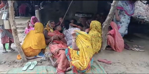 खेत से लौट रहे युवक की धारदार हथियार से हत्या