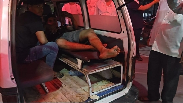 लूट के प्रयास में युवक पर चाकू से हमला, इलाज में लापरवाही का आरोप लूट के प्रयास में युवक पर चाकू से हमला, इलाज में लापरवाही का आरोप