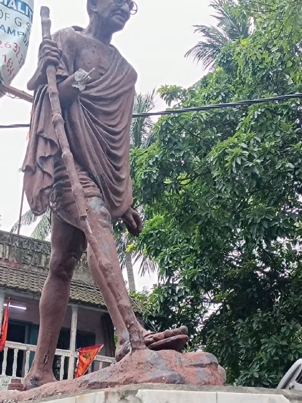 क्षतिग्रस्त मूर्ति क्षतिग्रस्त मूर्ति