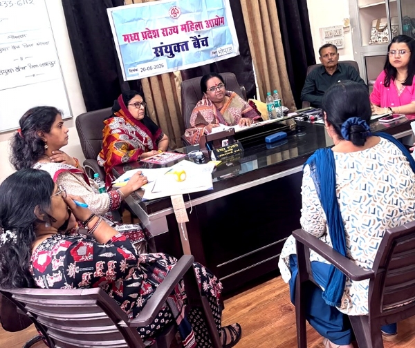 मध्य प्रदेश राज्य महिला आयोग ने की वृहद जनसुनवाई मध्य प्रदेश राज्य महिला आयोग ने की वृहद जनसुनवाई