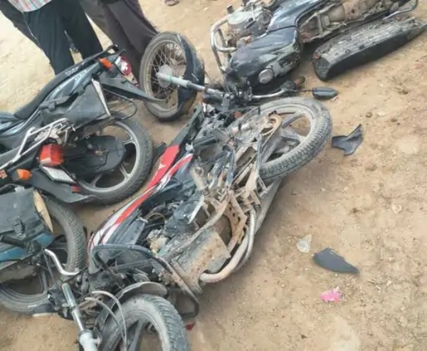 क्षतिग्रसत वाहन क्षतिग्रसत वाहन