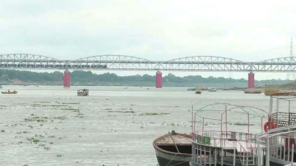 गंगा में बढ़ाव का नजारा गंगा में बढ़ाव का नजारा