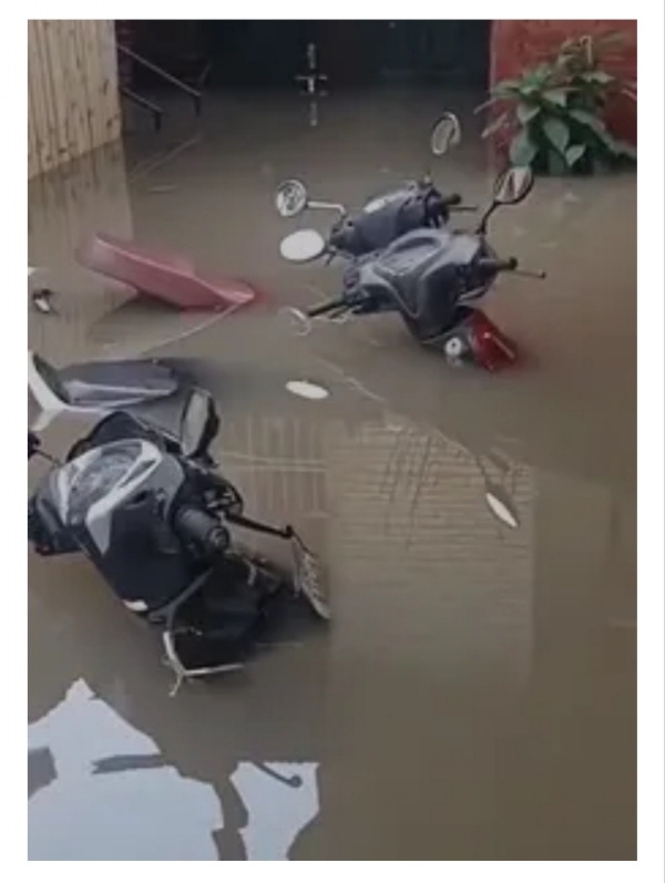 Flash flood जलजमाव water logging कृत्रिम बाढ़ Flash flood जलजमाव water logging कृत्रिम बाढ़