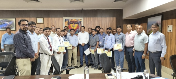 सम्मानित किए गए रेलवे कर्मचारियों का छाया चित्र सम्मानित किए गए रेलवे कर्मचारियों का छाया चित्र