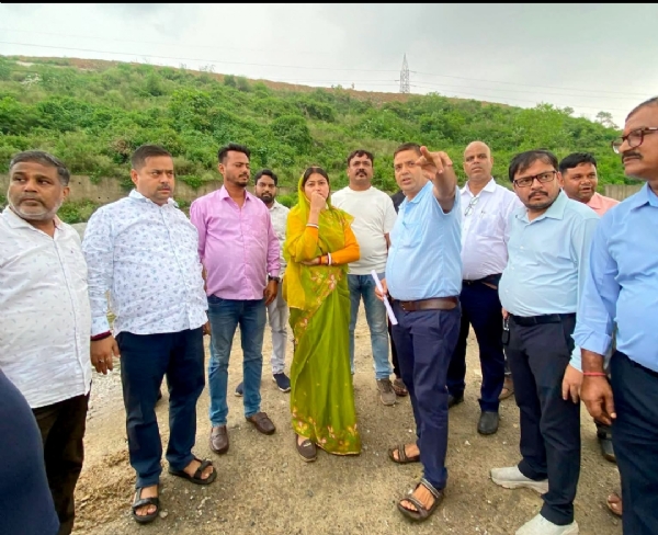 फोरलेन सड़क और सिग्नेचर ब्रिज निर्माण का विधायक पूर्णिमा साहू जायजा लेती फोरलेन सड़क और सिग्नेचर ब्रिज निर्माण का विधायक पूर्णिमा साहू जायजा लेती