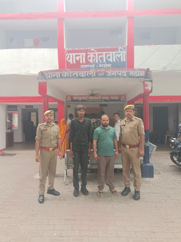 पुलिस की गिरफ्त में आरोपित पुलिस की गिरफ्त में आरोपित