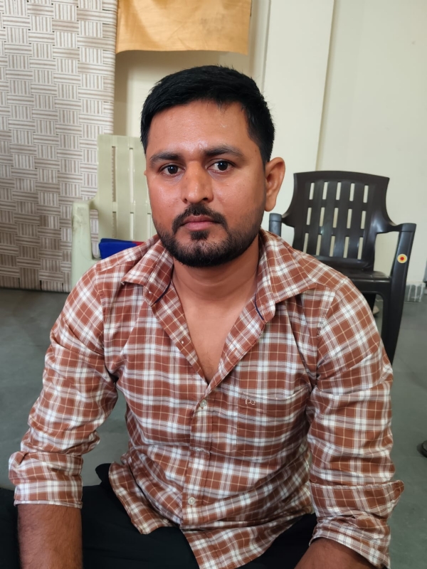 भूमि कन्वर्जन रिपोर्ट के नाम पर 15 हजार की रिश्वत लेते पटवारी गिरफ्तार भूमि कन्वर्जन रिपोर्ट के नाम पर 15 हजार की रिश्वत लेते पटवारी गिरफ्तार