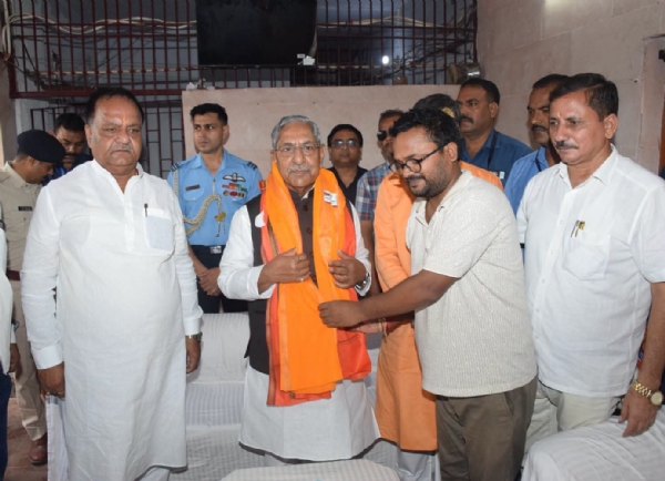 नागालैंड के राज्यपाल नंद किशोर यादव ने बाबा हरिहरनाथ मंदिर में की पूजा-अर्चना नागालैंड के राज्यपाल नंद किशोर यादव ने बाबा हरिहरनाथ मंदिर में की पूजा-अर्चना