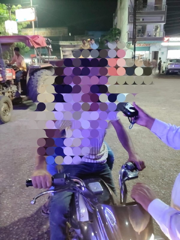 जांजगीर-चांपा में सड़क सुरक्षा पर पुलिस की बड़ी कार्रवाई: 115 वाहन चालकों पर चालान, 5 शराबी ड्राइवरों के वाहन जब्त, नाबालिगों पर भी सख्ती जांजगीर-चांपा में सड़क सुरक्षा पर पुलिस की बड़ी कार्रवाई: 115 वाहन चालकों पर चालान, 5 शराबी ड्राइवरों के वाहन जब्त, नाबालिगों पर भी सख्ती