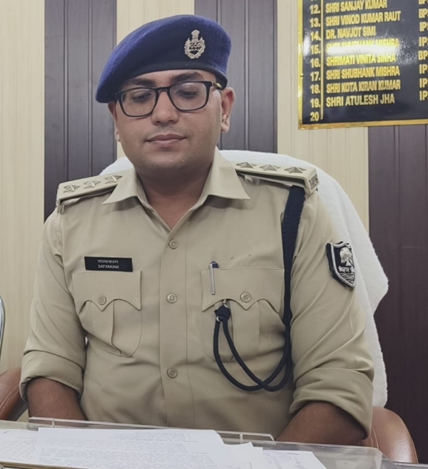 एसडीपीओ सत्यकाम प्रेस वार्ता करते एसडीपीओ सत्यकाम प्रेस वार्ता करते