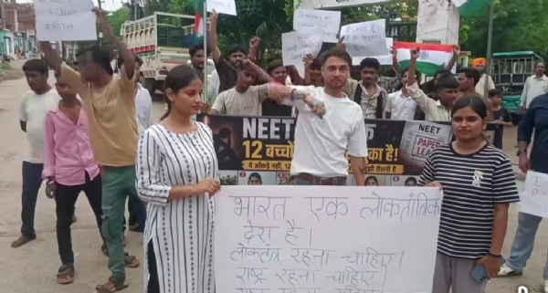 श्रुति की मौत का मुद्दा उठा क्षेत्रीय युवाओं ने किया प्रदर्शन श्रुति की मौत का मुद्दा उठा क्षेत्रीय युवाओं ने किया प्रदर्शन