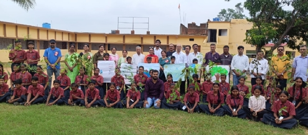 साईं सरस्वती इंग्लिश स्कूल में शिवम शिल्प कला केंद्र के सहयोग से संगोष्ठी एवं वृक्षारोपण साईं सरस्वती इंग्लिश स्कूल में शिवम शिल्प कला केंद्र के सहयोग से संगोष्ठी एवं वृक्षारोपण
