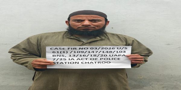 किश्तवाड़ पुलिस ने विदेशी आतंकवादियों को मदद पहुंचाने में शामिल एक मुख्य आरोपी को किया गिरफ्तार किश्तवाड़ पुलिस ने विदेशी आतंकवादियों को मदद पहुंचाने में शामिल एक मुख्य आरोपी को किया गिरफ्तार
