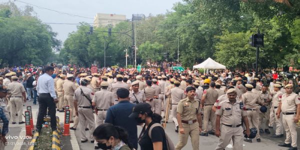 प्रदर्शन की फोटो प्रदर्शन की फोटो