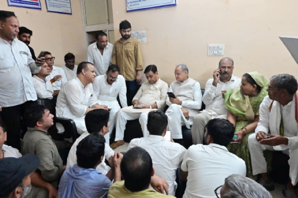 शिक्षा मंत्री के इस्तीफे की मांग पर जयपुर में कांग्रेस का विरोध प्रदर्शन शिक्षा मंत्री के इस्तीफे की मांग पर जयपुर में कांग्रेस का विरोध प्रदर्शन