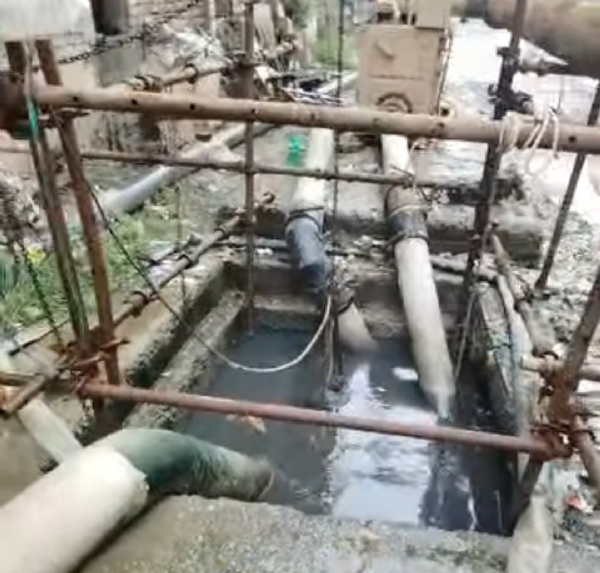 छपरा नगर निगम क्षेत्र में युद्धस्तर पर चल रहा जलनिकासी अभियान छपरा नगर निगम क्षेत्र में युद्धस्तर पर चल रहा जलनिकासी अभियान