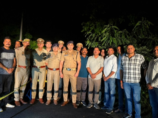 मौके पर पुलिस मौके पर पुलिस