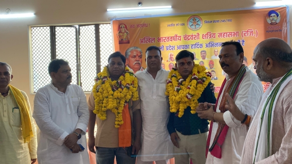 जानकारी देते संयोजक जानकारी देते संयोजक