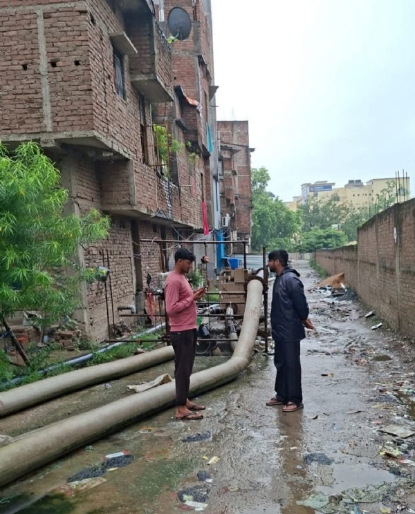 छपरा नगर निगम क्षेत्र में युद्धस्तर पर चल रहा जलनिकासी अभियान छपरा नगर निगम क्षेत्र में युद्धस्तर पर चल रहा जलनिकासी अभियान
