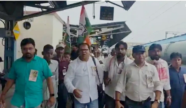 नेता और कार्यकर्ता आसनसोल से कोलकाता जाते नेता और कार्यकर्ता आसनसोल से कोलकाता जाते