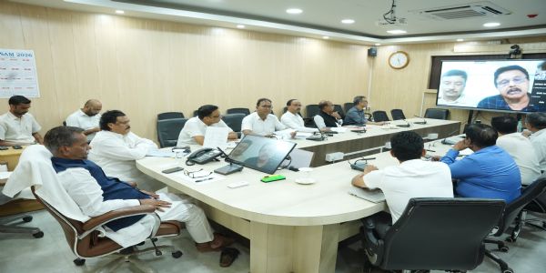 स्वास्थ्य सेवाओं की समीक्षा, गुणवत्ता और सुलभ उपचार पर जोर