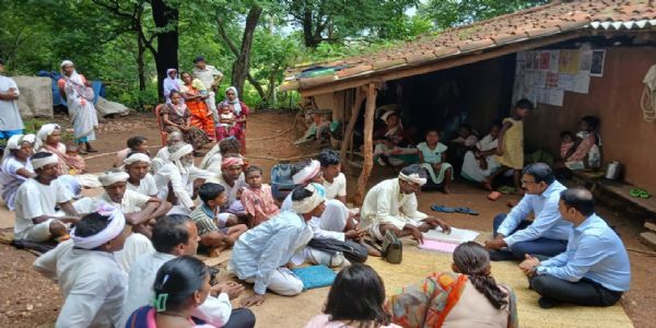 इन्यूमरेशन फॉर्म भरने के लिए जनजातीय समुदाय को के रवि कुमार ने किया प्रेरित