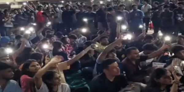 इंदौरः टंट्या भील चौराहे में विद्यार्थियों का प्रदर्शन जारी