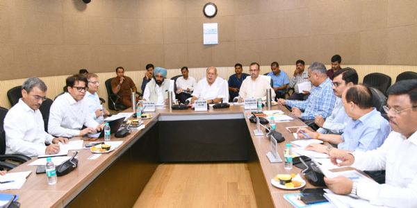 कृषि मंत्री की अध्यक्षता में पशुओं के लिए चारे की निर्बाध उपलब्धता पर बनी रणनीति
