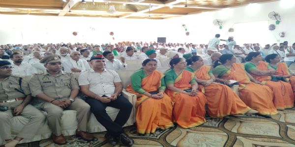 बिजनौर की 1123 पंचायतों में किसान करेंगे अपने लगाए पौधों का संरक्षण, किसानों ने लिया संकल्प