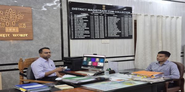 पीएम सूर्य घर योजना में बैंकों की सुस्ती पर भड़के जिलाधिकारी, कड़ी कार्रवाई की दी चेतावनी