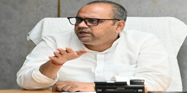 दिल्ली सरकार ने 275 विदेशी मेडिकल स्नातकों को इंटर्नशिप सीटें की आवंटित