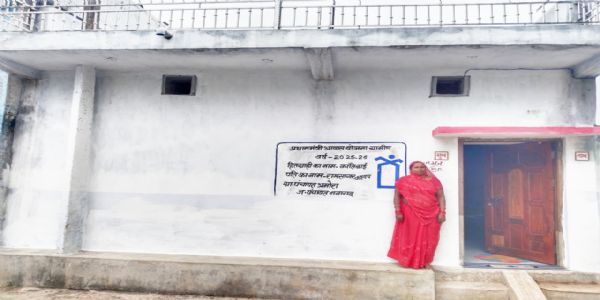 बारिश में टपकते कच्चे घर से पक्के आशियाने तक: पीएम आवास योजना से बदली क्रांती बाई की जिंदगी