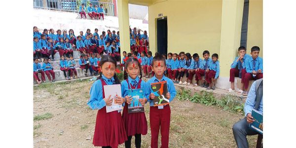नेपाल : सरकार ने स्कूली छात्रों पर टैक्स लगाया, निजी विद्यालयों के संगठन ने दिखाई उदारता