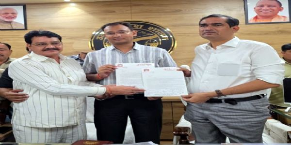 ब्रज क्षेत्र में फर्जी पत्रकारों और ‘प्रेस’ लिखे अवैध वाहनों पर जिला प्रशासन कसेगा शिकंजा