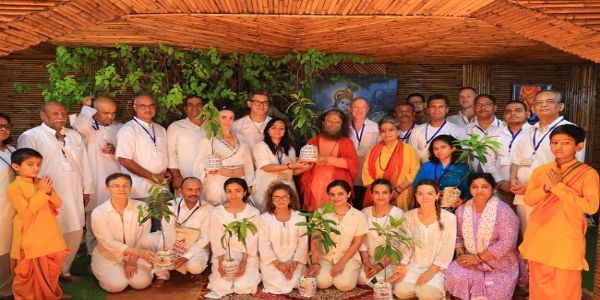 परमार्थ में वेदान्त योग कोर्स शुरू,साधकों ने लिया पर्यावरण संरक्षण का संकल्प