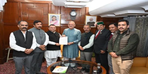 नीट छात्रों पर लाठीचार्ज और राहुल-प्रियंका गांधी को हिरासत में लिए जाने के विरोध में कांग्रेस ने किया प्रदर्शन