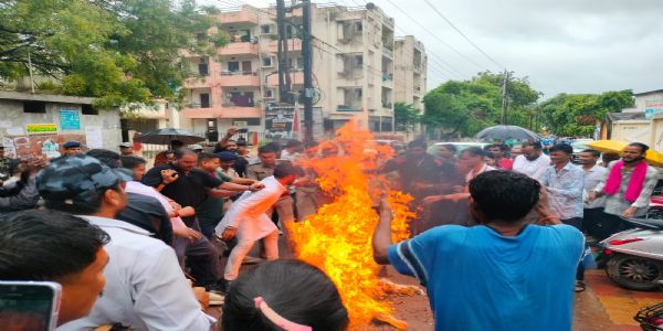 धमतरी : दिल्ली में छात्रों पर लाठीचार्ज के विरोध में एनएसयूआई ने किया प्रदर्शन
