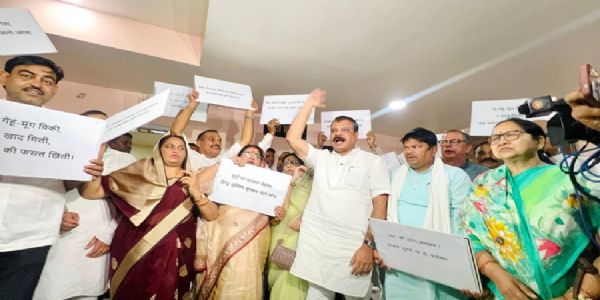 मप्र विधानसभा में यूसीसी को लेकर सदन के बाहर कांग्रेस का प्रदर्शन, भाजपा बोली- हर हाल में लागू होगा कानून