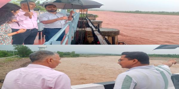 लगातार बारिश के बीच डीसी कठुआ ने संवेदनशील क्षेत्रों का किया दौरा, चैबीसों घंटे निगरानी के निर्देश