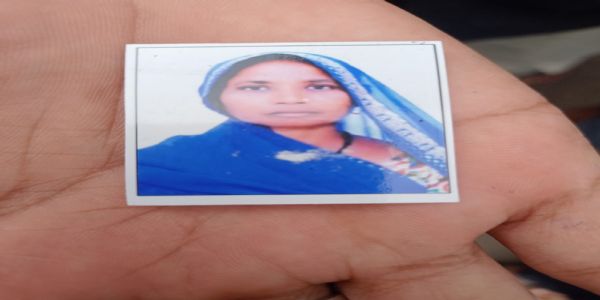 परिजनों ने सड़क हादसे में घायल महिला की मौत को बताया हत्या, प्रदर्शन के बाद मुकदमा दर्ज