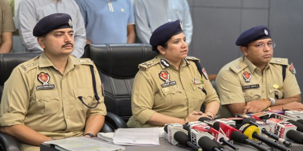 फिराेजपुर-जम्मू एक्सप्रेस में धमाके की साजिश नाकाम, 17 गिरफ्तार, आईईडी व ग्लॉक पिस्तौल बरामद