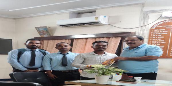 प्राचार्य से अभाविप ने मिलकर बताई समस्याएं