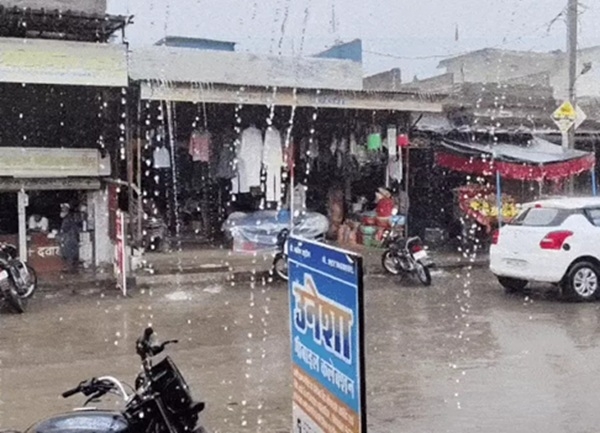 सीहोर में सोमवार रात से लगातार बारिश जारी है सीहोर में सोमवार रात से लगातार बारिश जारी है