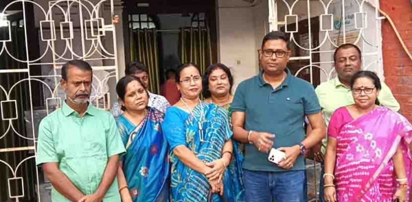 एसडीओ कार्यालय पहुंचे पार्षदों ने जमा किया अविश्वास प्रस्ताव एसडीओ कार्यालय पहुंचे पार्षदों ने जमा किया अविश्वास प्रस्ताव
