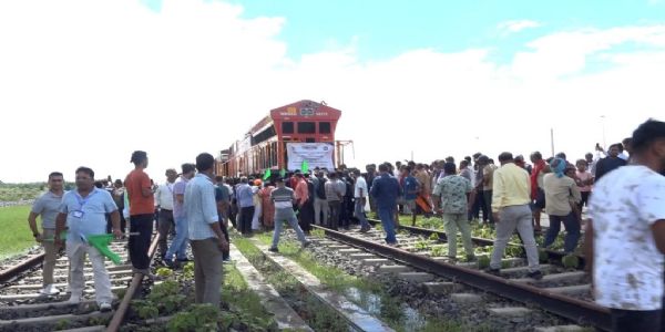 कोलकाता से चली कार्गो ट्रेन नेपाल के विराटनगर पहुंची कोलकाता से चली कार्गो ट्रेन नेपाल के विराटनगर पहुंची