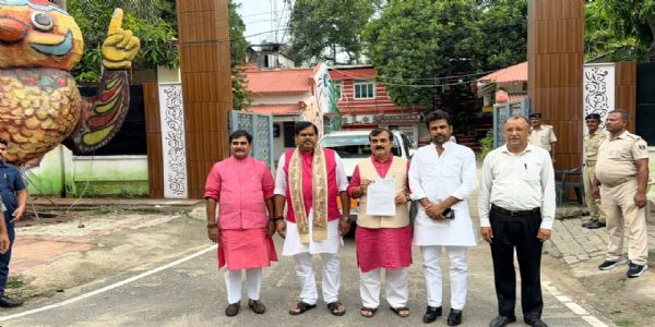 चुनाव आयोग को सौंपा ज्ञापन चुनाव आयोग को सौंपा ज्ञापन