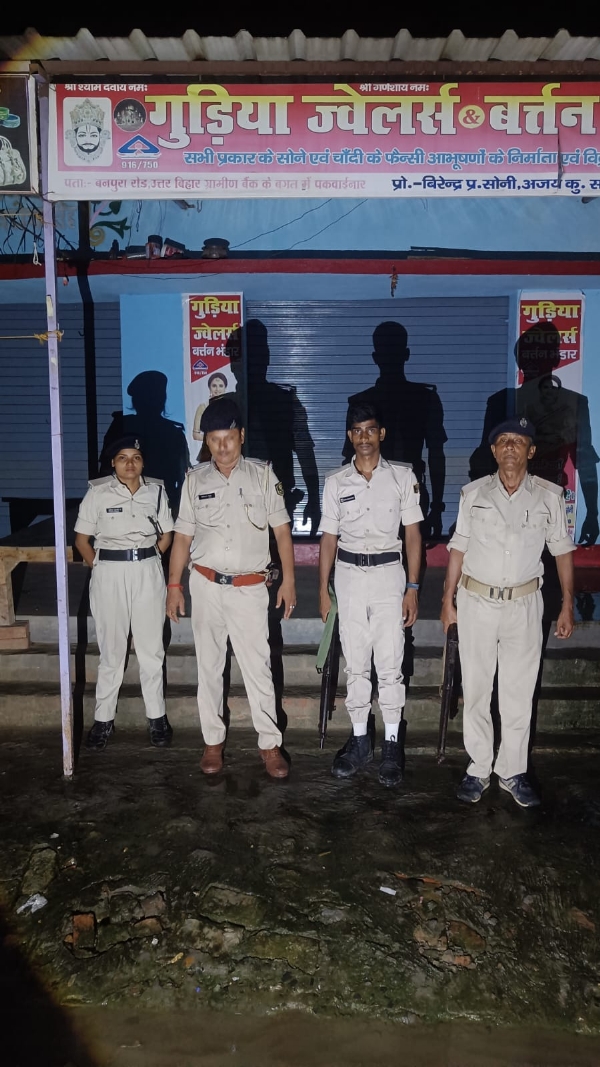सारण 6 ज़ोन में बंटा सुपर पेट्रोलिंग, सघन चेकिंग अभियान जारी सारण 6 ज़ोन में बंटा सुपर पेट्रोलिंग, सघन चेकिंग अभियान जारी